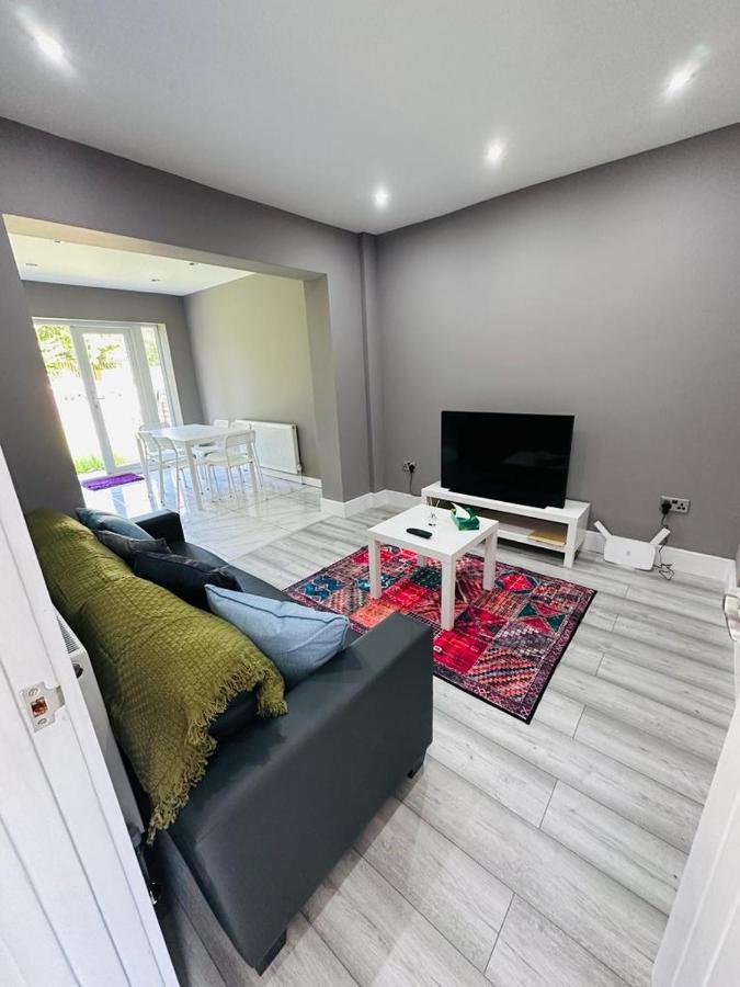 Burmese - 5 Bedroom House Earley Exterior foto
